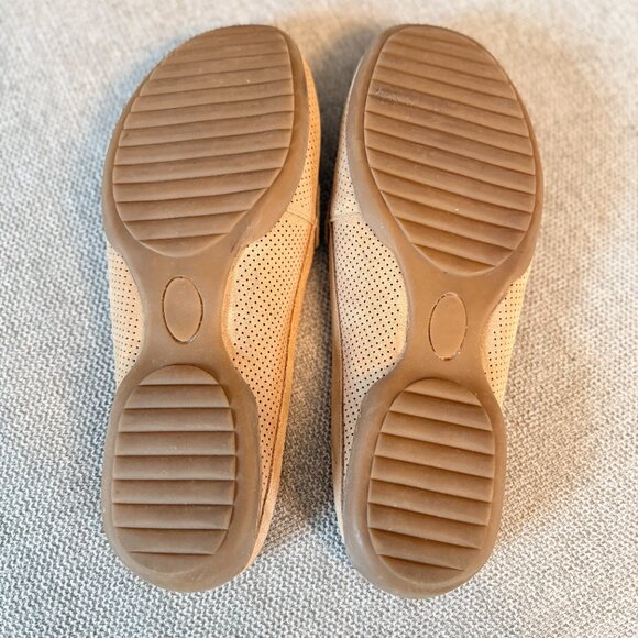 🤎 Donald J Pliner Perforated Suede Slip-On Loafers – Tan – Size 10 - Picture 4 of 4
